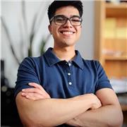 Estudiante avanzado de ingeniería imparte clases de matemática